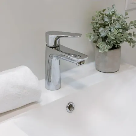 Huswell - Beautiful With Terrace And Parking *